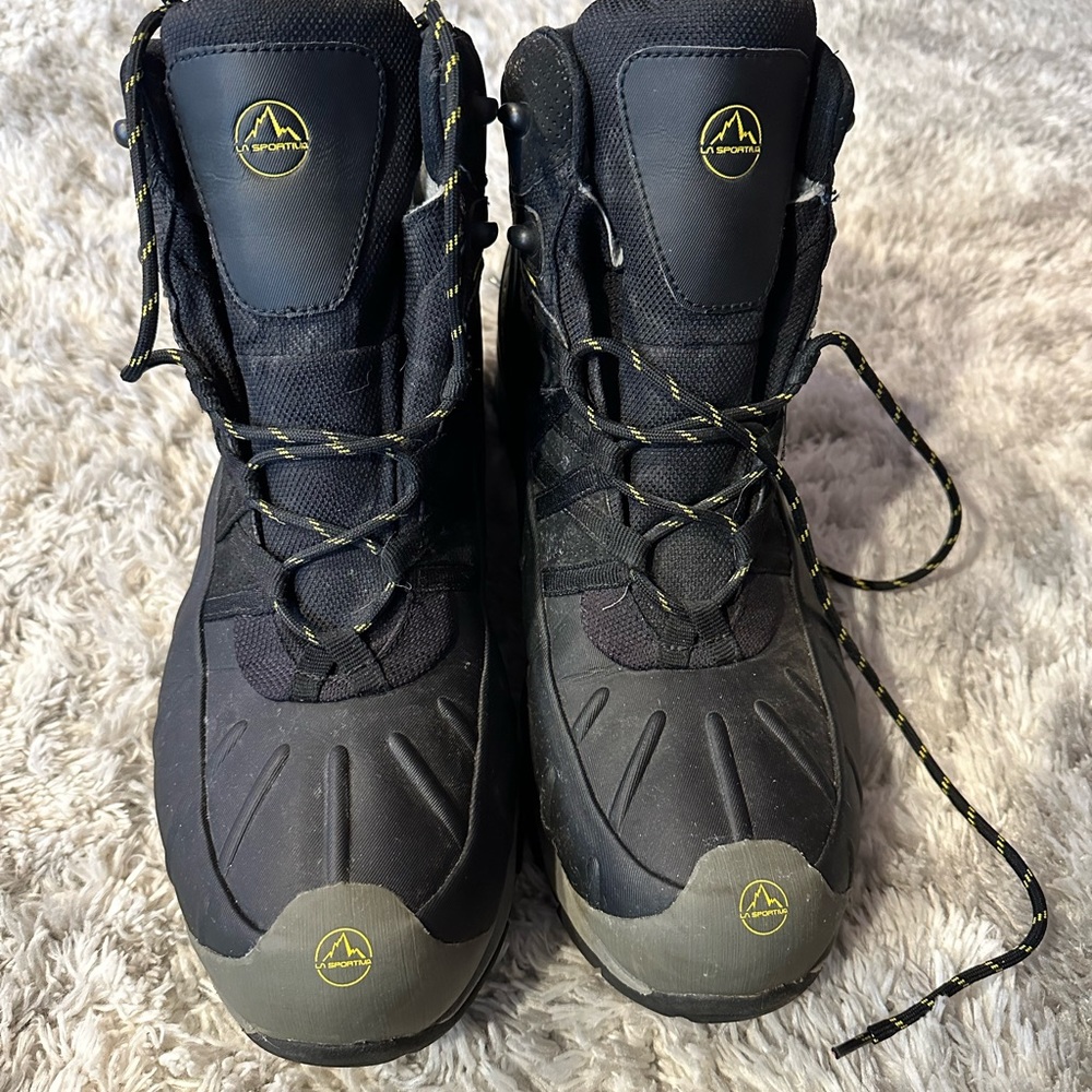 La Sportiva Men’s Mid Hiking Boot. Men’s 14